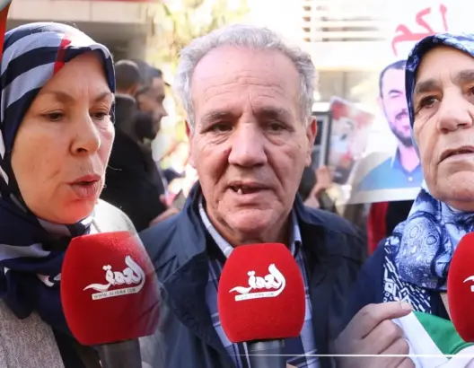 معاقبة الزفزافي ورفاقه تدفع عائلاتهم للاحتجاج أمام مندوبية السجون (فيديو وصور)
