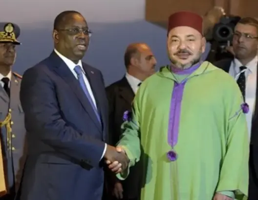 الرئيس السنغالي يحل بالمغرب .. ويصف الملك بـ”بطل الوحدة بإفريقيا”
