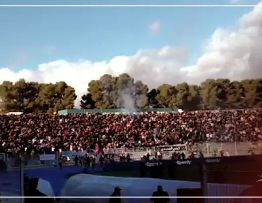 فرحة هستيرية لجماهير “الطاس” بالهدف الثاني.. وصمت رهيب بمدرجات الحسنية (فيديو)