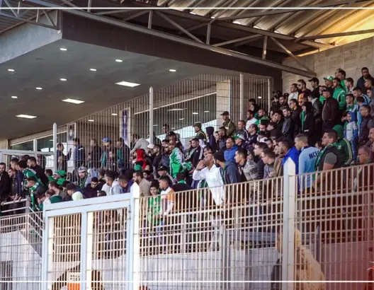 غضب الجماهير الرجاوية بعد الخسارة أمام يوسفية برشيد (فيديو)