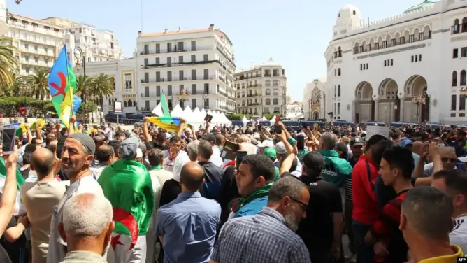 بينهم مغربي.. الأمن الجزائري يوقف أزيد من 170 متظاهرا ويواصل فض مسيرات الحراك