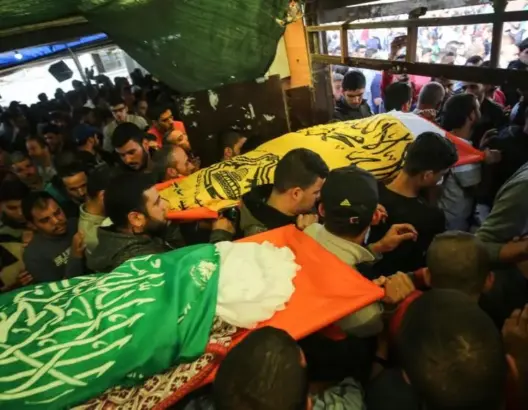 ارتفاع عدد شهداء غزة .. والمقاومة ترد بالصواريخ وتصيب 65 إسرائيليًا