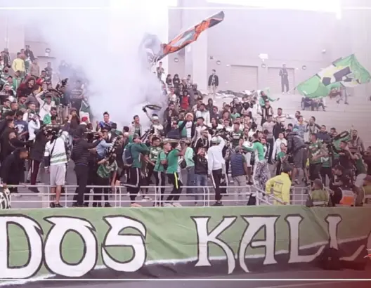 أهازيج الجماهير الدكالية في نصف نهائي كأس العرش(فيديو)