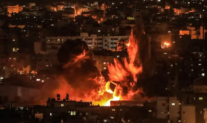 صواريخ حماس تصل إلى القدس.. واستشهاد 9 فلسطينيين في قصف إسرائيلي
