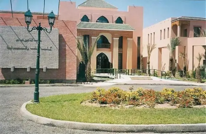 تلاميذ يشكون “الإقصاء” من الولوج لكليات الطب والصيدلة