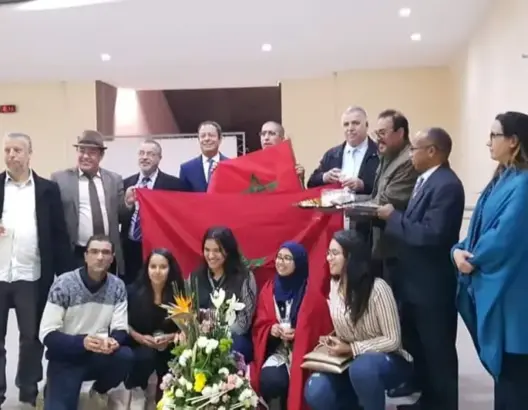 تلميذات مغربيات يتوجن بجائزة “أفضل مقاولة مدرسية شابة” بعمان (صور)