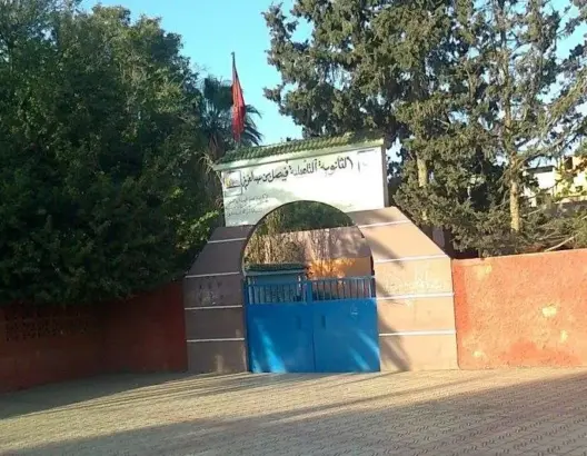 أساتذة بإنزكان يحتجون بعد تعنيف تلميذ لزميلهم .. والمديرية توضح