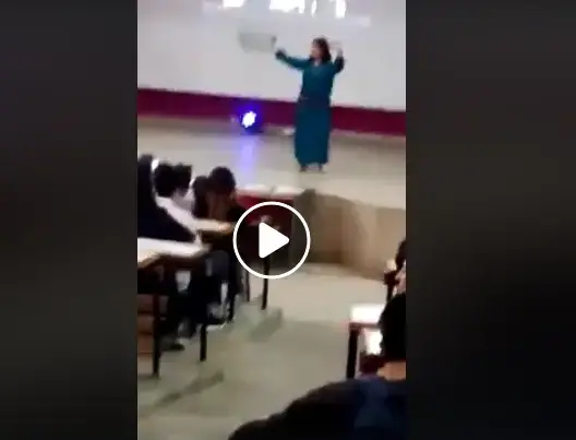 فيديو رقص مثير لفتاة بمدرج بكلية الحقوق بالمحمدية يثير استياء واسعا