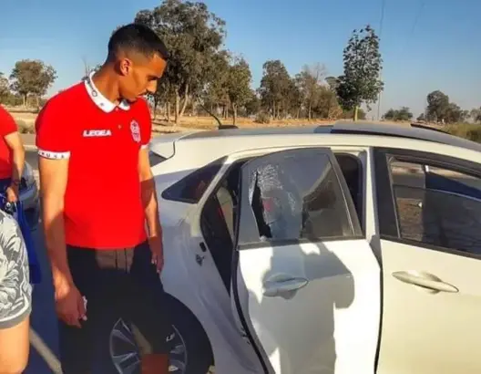 بعد مباراة الجيش.. قاصرون يهشمون سيارة بوفتني نجم الحسنية