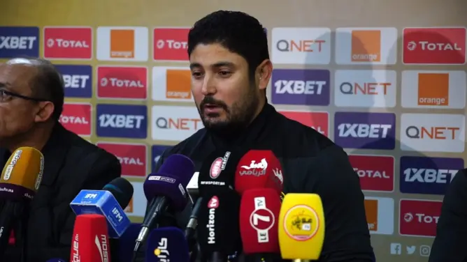 مساعد مدرب الترجي يتحدى الرجاء (فيديو)
