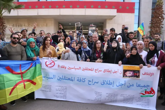 نشطاء يطالبون “صناع القرار” بإطلاق كافة “المعتقلين السياسيين” بالمغرب