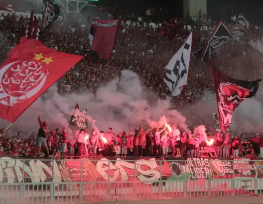 “كركاج” خيالي لجماهير الوداد خلال مباراة “الديربي” (فيديو)