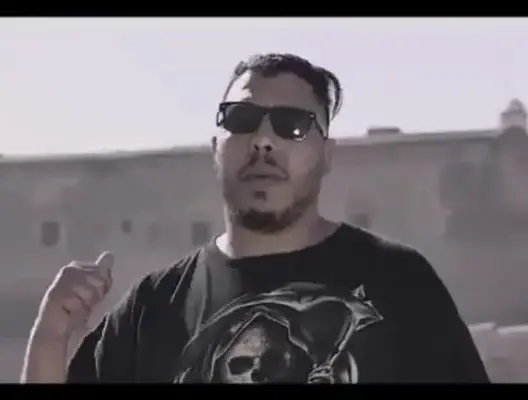 المحكمة الإبتدائية بسلا تصدر حكمها بحق الرابور “سيمو الكناوي”