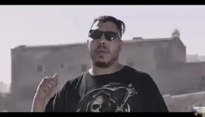 المحكمة الإبتدائية بسلا تصدر حكمها بحق الرابور “سيمو الكناوي”