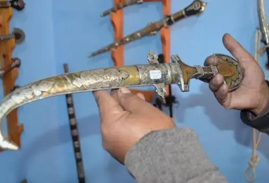 صناعة الخناجر التقليدية .. مهنة تتوارثها الأجيال بالمغرب