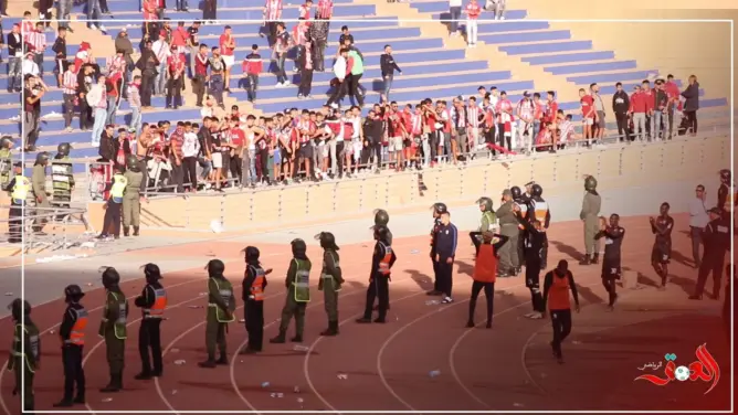هكذا تبادل لاعبوا وجماهير التطواني التحايا بعد الخروج من كأس العرش(فيديو)