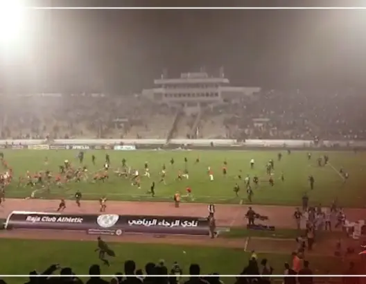 إصابة 5 أمنيين وتكسير 13 سيارة واعتقال 51 مشجعا  في شغب “ديربي العرب”
