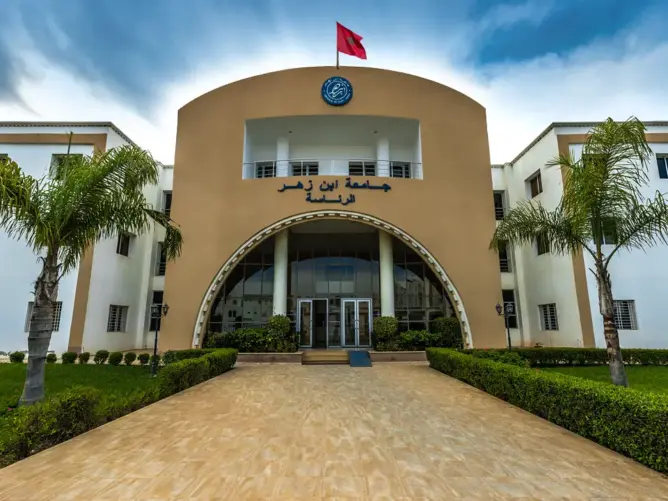 مباراة لتوظيف 105 طبيبا بكلية الطب و الصيدلة بأكادير