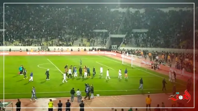 لاعبو الرجاء يخرجون من الملعب تحت تصفيقات الجماهير (فيديو)
