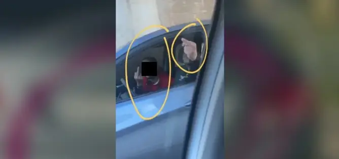 نشطاء يتداولون فيديو لفتاة يتحرش بها شابين بالشارع العام بالبيضاء (فيديو)