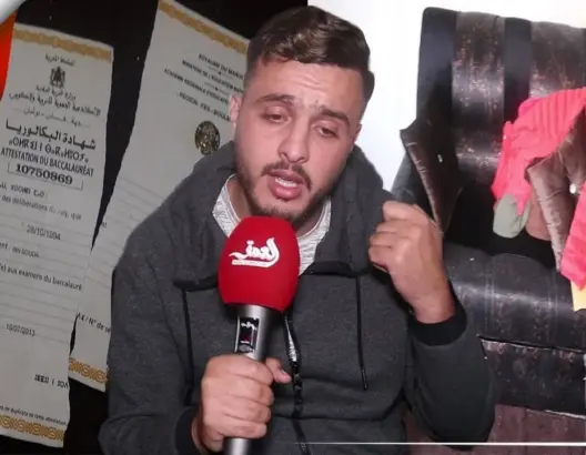 أيوب.. مغربي مزق ديبلوماته على المباشر يكشف تفاصيل معاناته ويوجه رسالة للمسؤولين (فيديو)