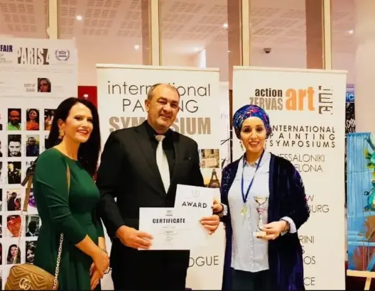 شعنان.. فنانة تشكيلية تبث جمال وسحر نساء المغرب إلى العالم