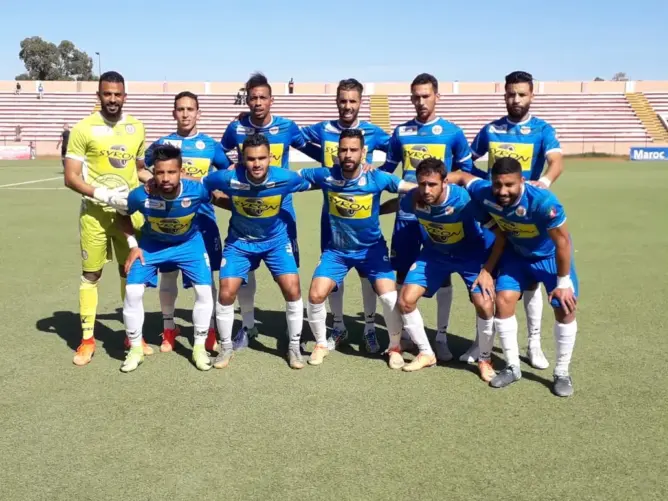 رجاء بني ملال يحتج على التحكيم ويهدد بالإنسحاب من البطولة