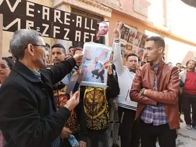 مسيرة تضامنية نواحي خنيفرة تطالب بحرية الناشط “بوذا غسان” (صور)