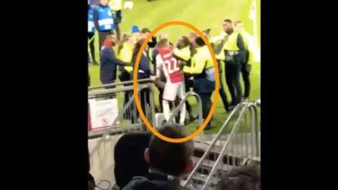 زياش يحرر شابا من قبضة الأمن .. وجمهور “أياكس” يشكره