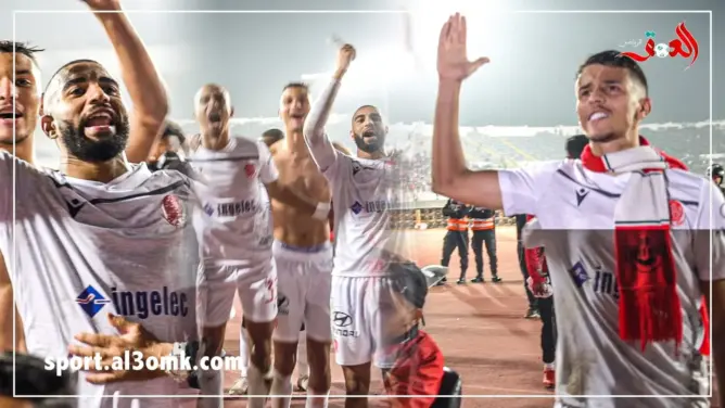 بدر غادارين يتقمص دور “كابو” رفقة لاعبي الوداد (فيديو)