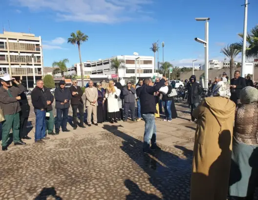 إفراغ مواطن لفضلاته على موظف يدفع زملاءه للاحتجاج بجماعة أكادير