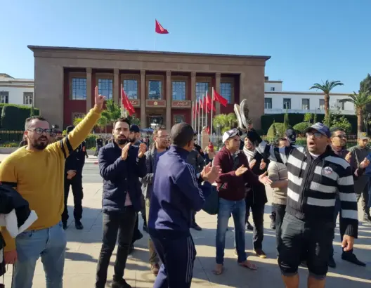 الأساتذة “حاملو الشهادات” يخوضون إضرابا وطنيا ويهددون بتصعيد غير مسبوق