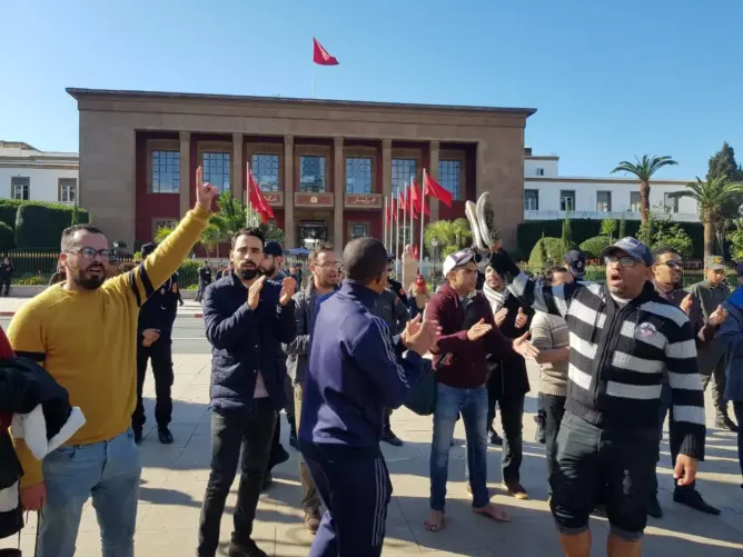 الأساتذة “حاملو الشهادات” يخوضون إضرابا وطنيا ويهددون بتصعيد غير مسبوق