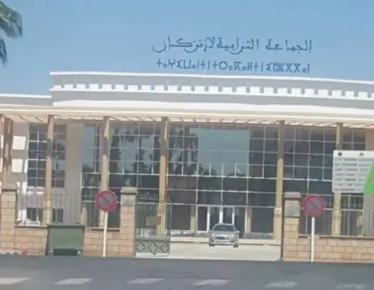 نقل عامل نظافة بين الحياة والموت سقط من واجهة بناية بلدية انزكان