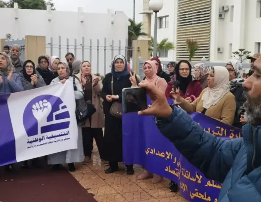 “كورونا” يدفع تنسيقية المقصيين من خارج السلم لتعليق احتجاجاتها