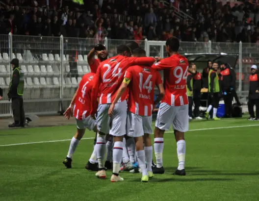 إصابة لاعبين من المغرب التطواني بكورونا قبل يوم من مباراتهم ضد الرجاء