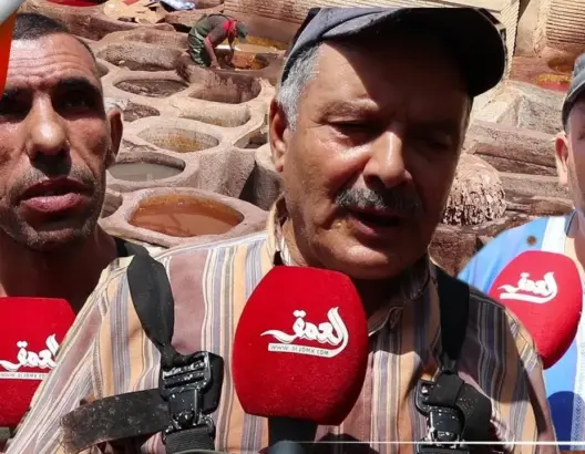 مدبغة سيدي موسى بفاس.. عمال يعانون ومعلمة في طريق الانقراض (فيديو)