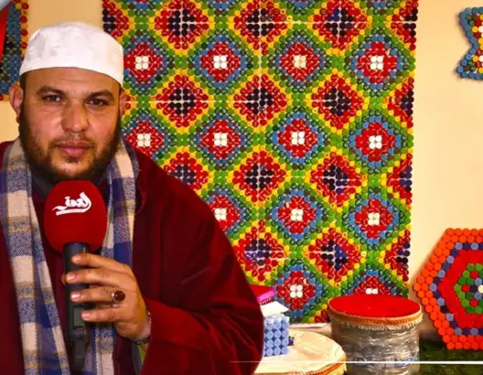 شاب يصنع تحفا فنية بديعة