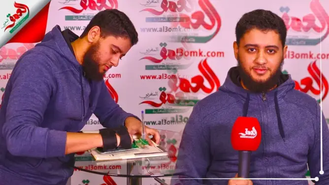 مغربي يبتكر آلة لمساعدة الأشخاص مبتوري الكفين على الكتابة