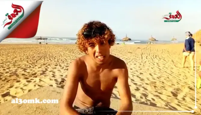 حكيم..شاب غامر بنفسه لإنقاذ سائحتين بعرض بحر ميرلفت (فيديو)