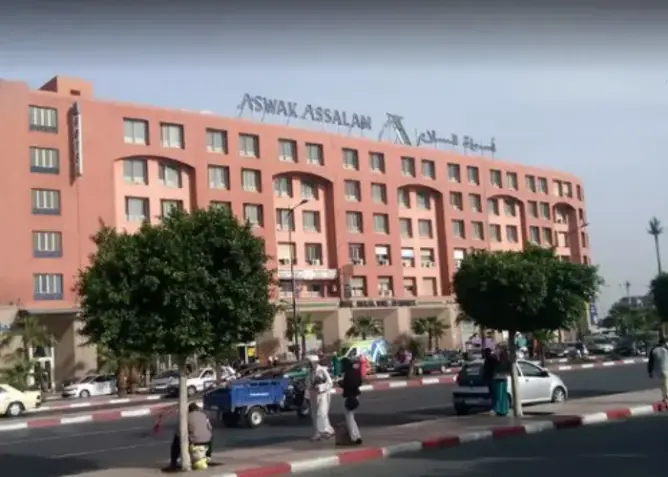 شاب يهدد بالانتحار من أعلى عمارة بمراكش والأمن يتدخل