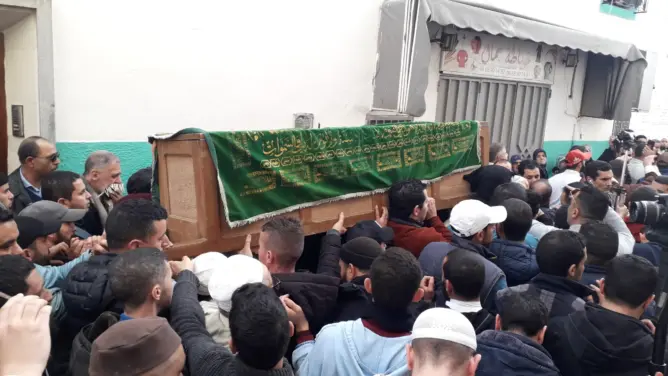 الداخلية تحدد العدد المسموح به في حضور مراسم الدفن بالمغرب وتمنع التأبين