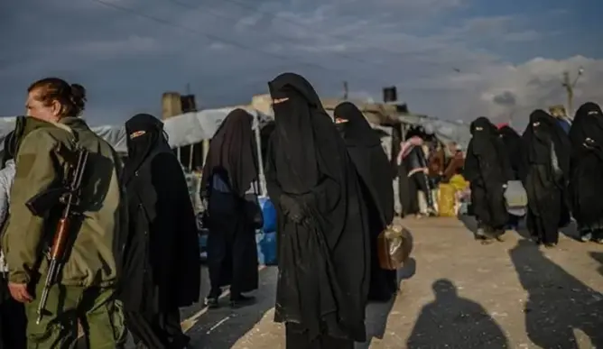 مغربيات بمخيم “الهول” في سوريا يشتكين انتزاع أطفالهن
