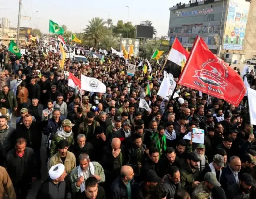 الآلاف يشيعون جثمان سليماني .. وإيران تهدد بإنهاء الوجود الأمريكي بالمنطقة (صور)