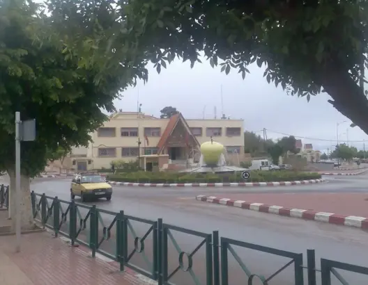 مهاجرون مغاربة يطالبون بفتح تحقيق في اختلالات ودادية سكنية بمدينة ميدلت