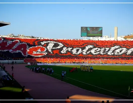 تيفو الوينرز يزين مدرجات “دونور” في مباراة نهضة الزمامرة (فيديو)