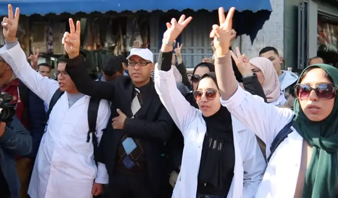 بعد اجتماعهم بالوزارة .. “المتعاقدون” يعلنون تشبثهم باحتجاجاتهم