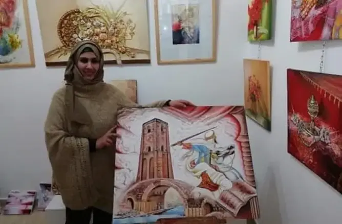 في معرض دائم.. لوحات لطيفة بعوي تُؤثث رواق مركب أم الربيع بخنيفرة (صور)