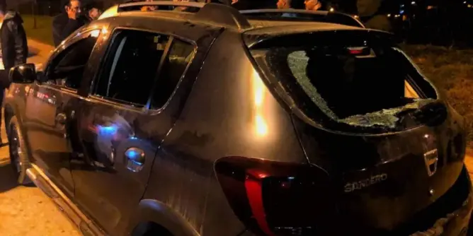 مباراة طنجة والرجاء تنتهي بأحداث شغب.. إصابة 3 أمنيين واعتقال 13 مشجعا