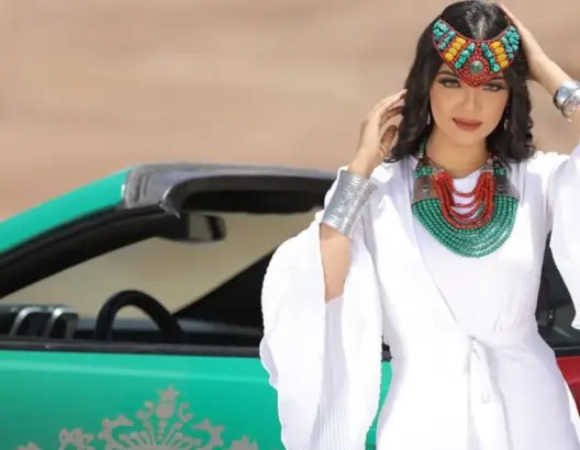 مغنية أخرى تدخل على خط قضية “حساب حمزة مون بيبي”